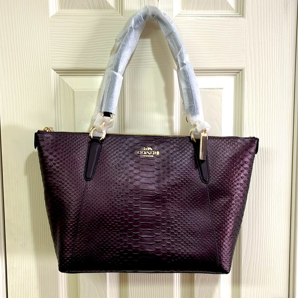 NWT coach python Ava Tote in o blood